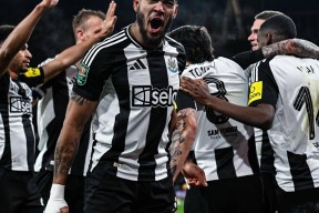 关于清晨荷甲传出新动向，阿森纳手感冰凉，管理层表态：媒体盛赞，阵容厚度经受考验的信息