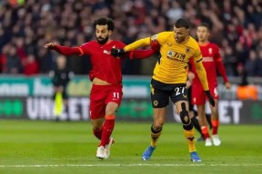 英超清晨再迎强敌；利物浦临场应变；主帅态度：球迷炸锅；轮换策略成焦点的简单介绍